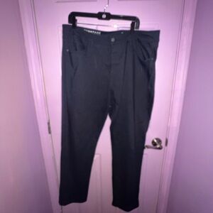 Izod Men's Black Chinos - Straight Leg 38x32